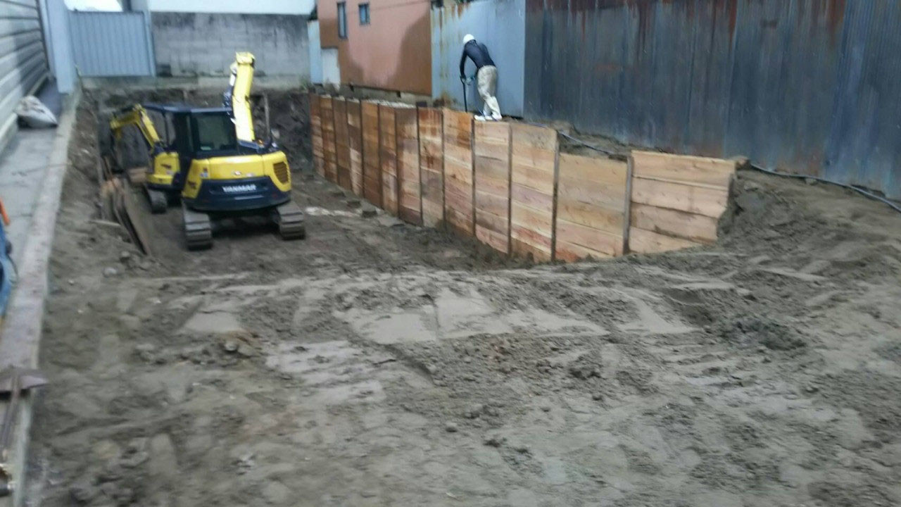 ビルの吹き抜けの廊下